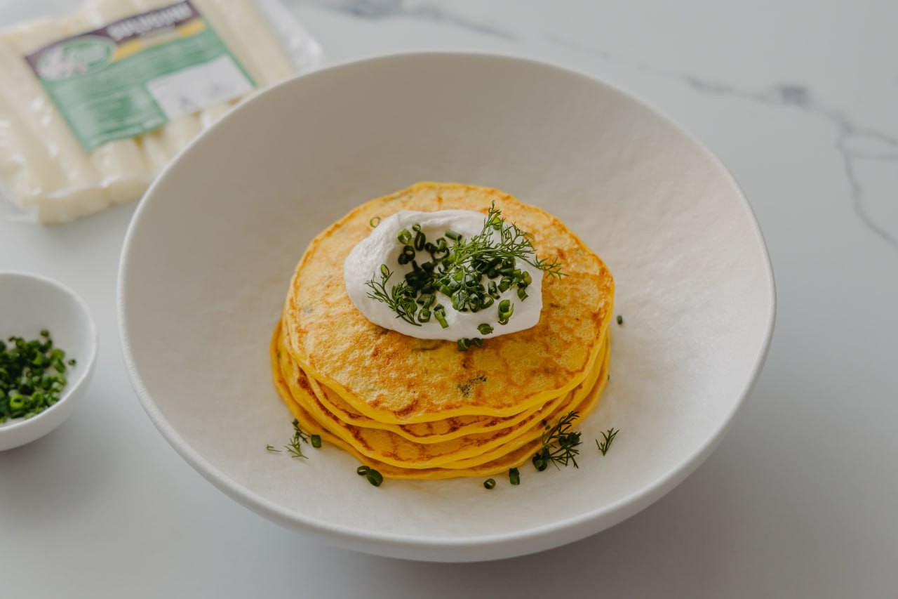 Clătite sărate cu suluguni și ceapă verde